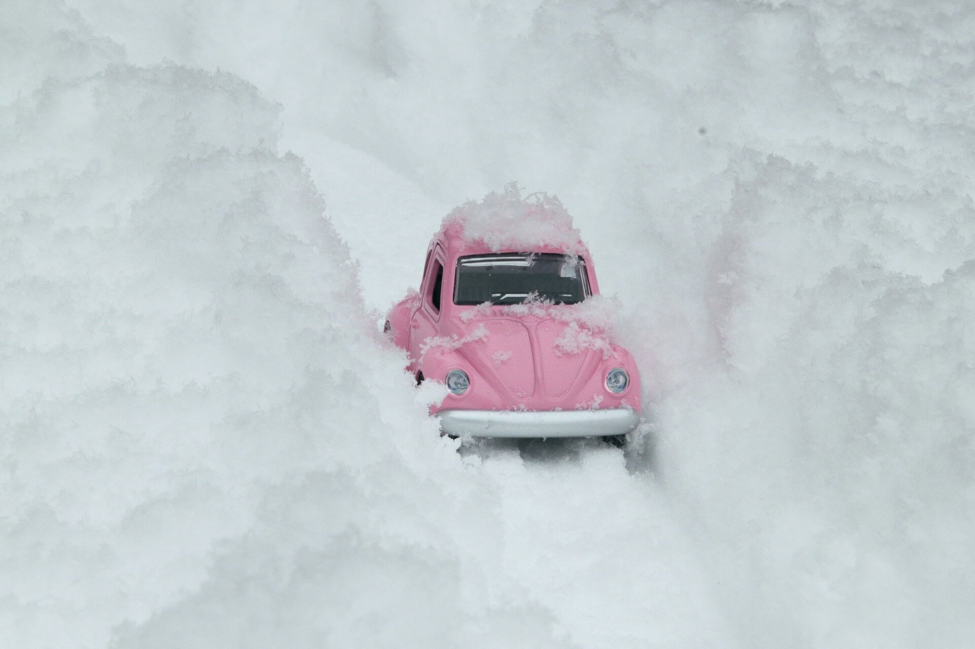 北海道の雪道を運転する時の不安とは？｜雪道の事故の原因