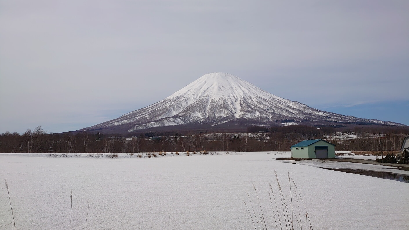 名水うどん野々傘からの羊蹄山の眺め