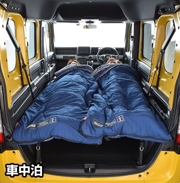 N-VANベッドキットを使用して車中泊をするイメージ画像