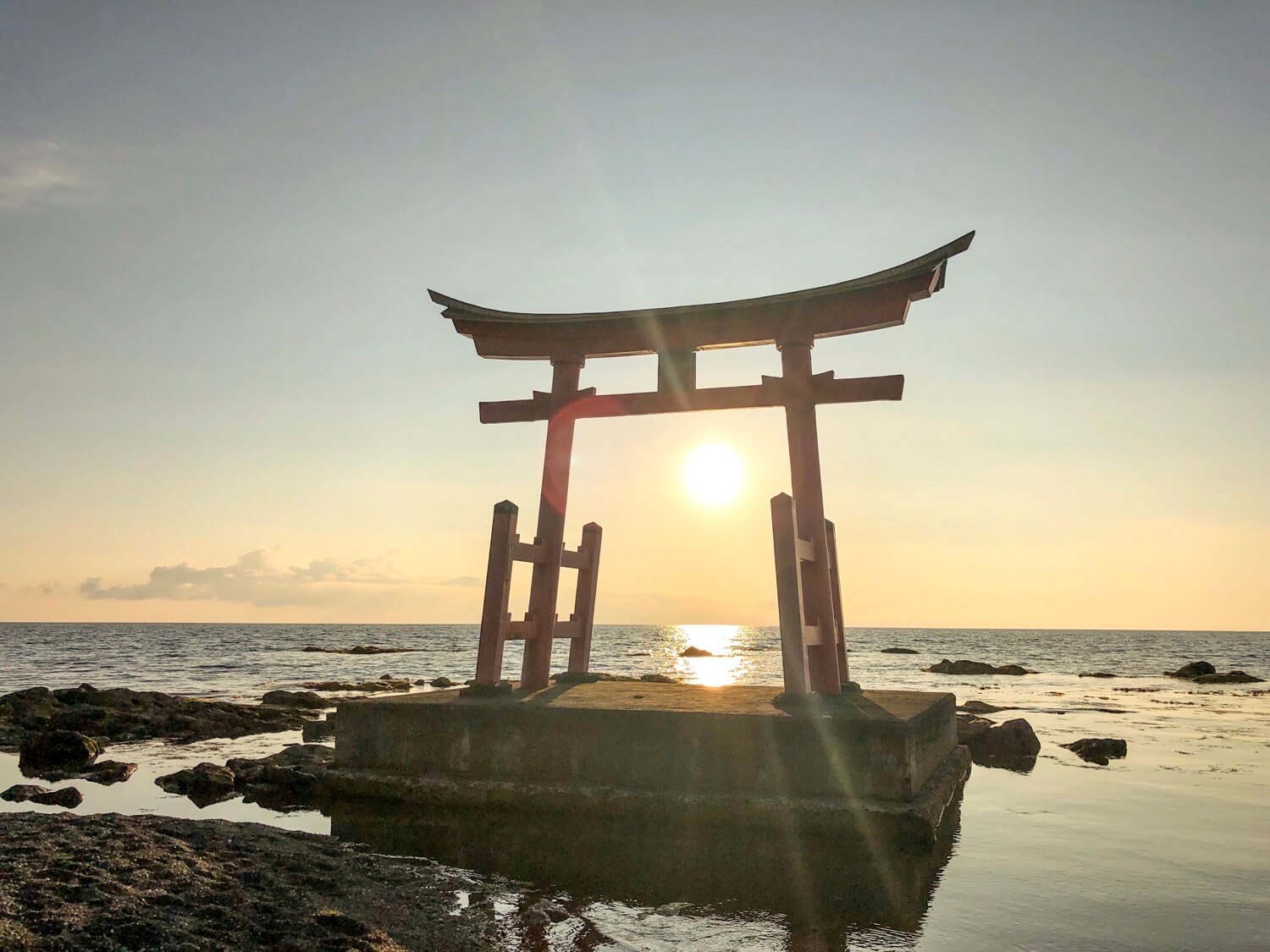 豊岬金比羅神社｜海中に建つ絶景フォトスポット
