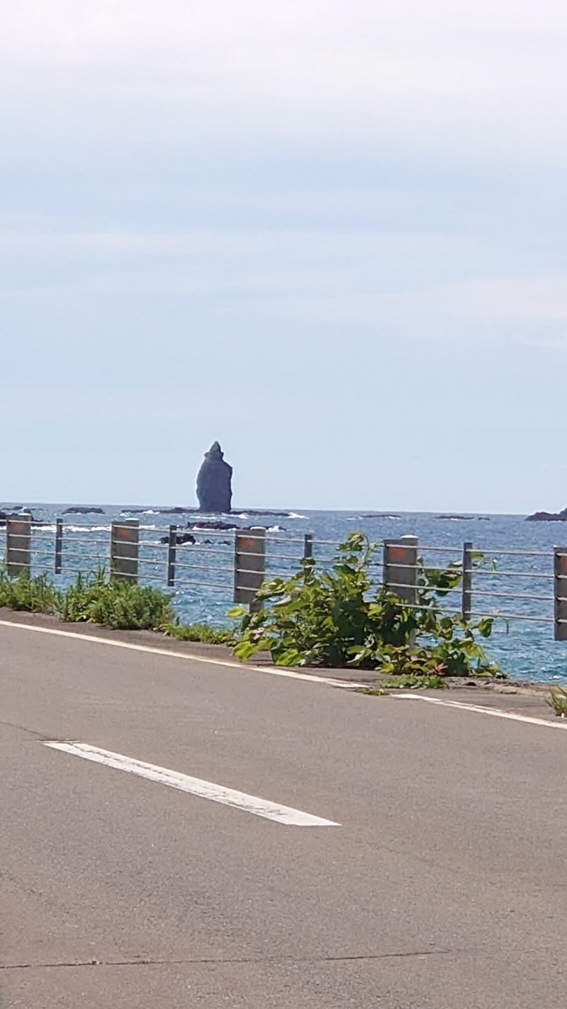 遠くからの神威岩