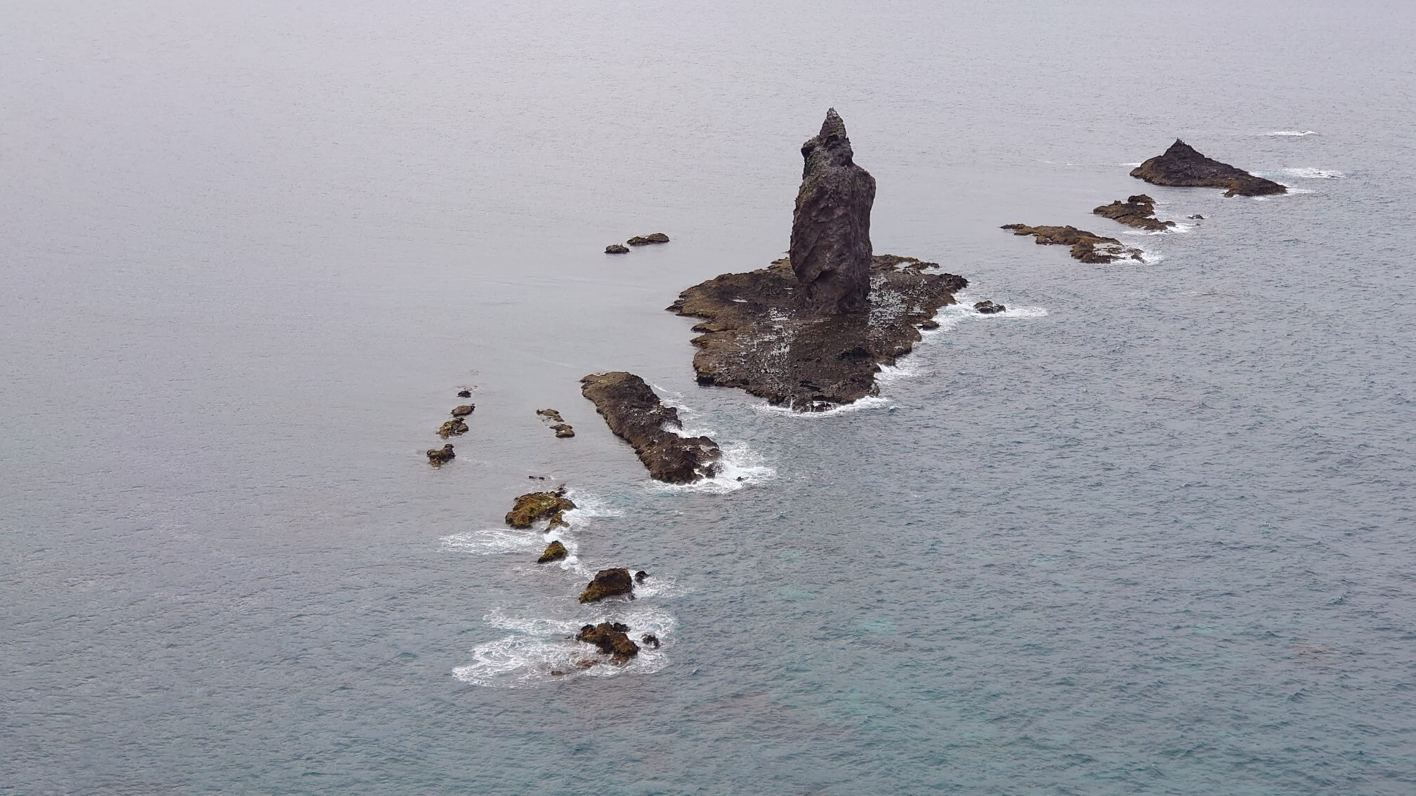 神威岬・最先端からの神威岩