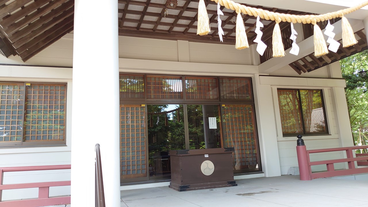 廣島神社の拝殿　寄り