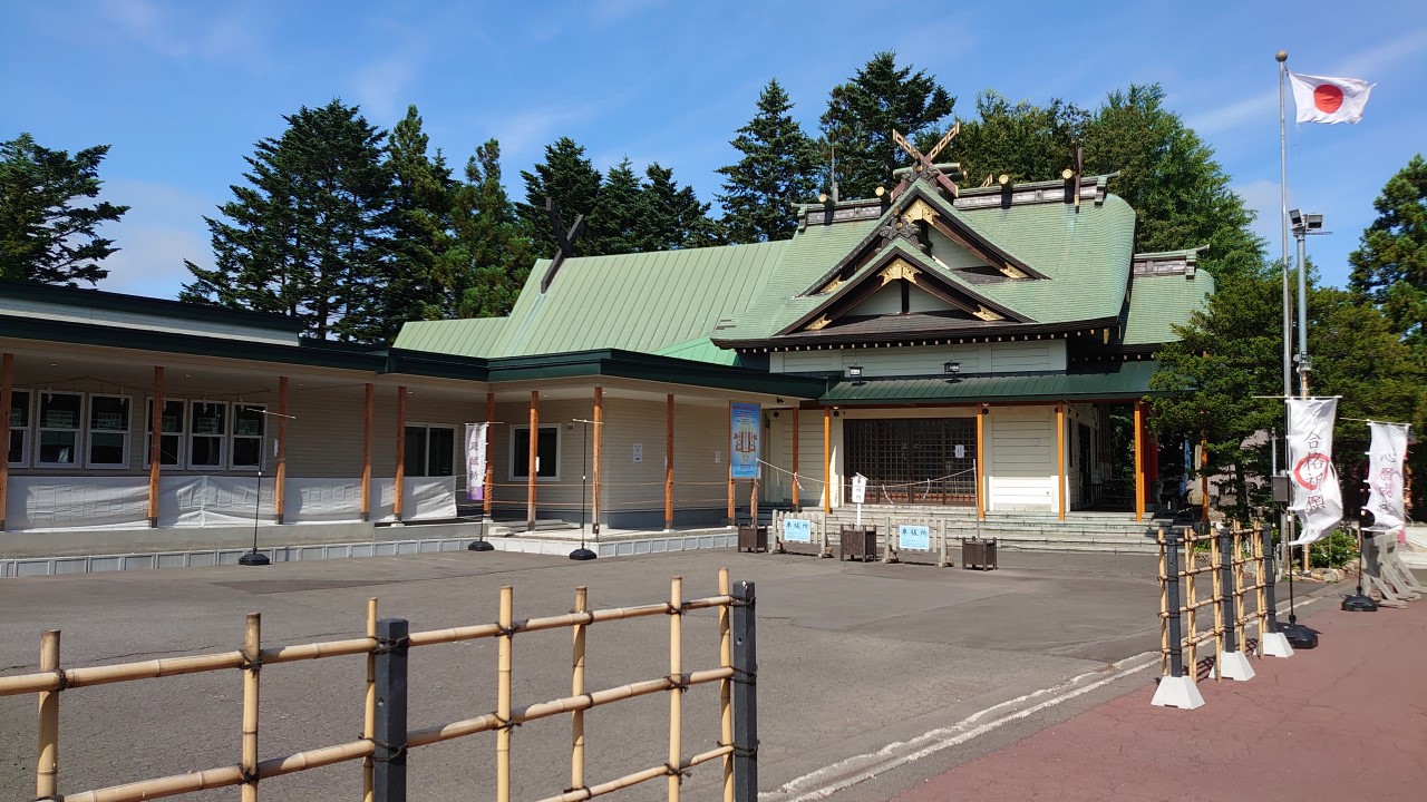 発寒神社の拝殿 横