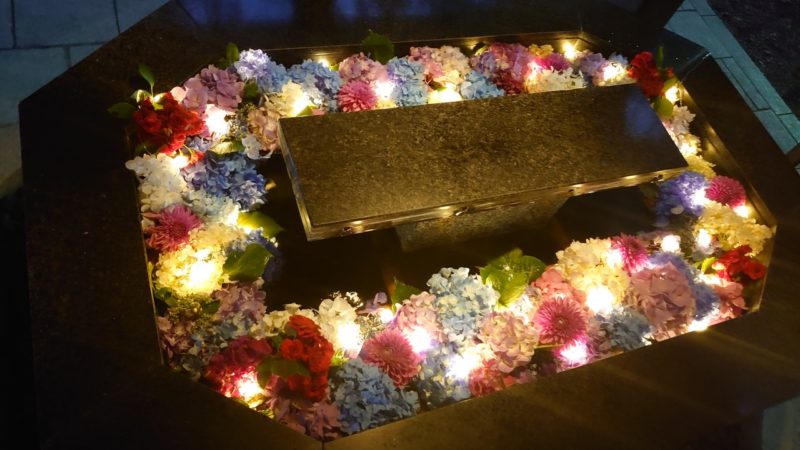 新琴似神社の花手水　夜