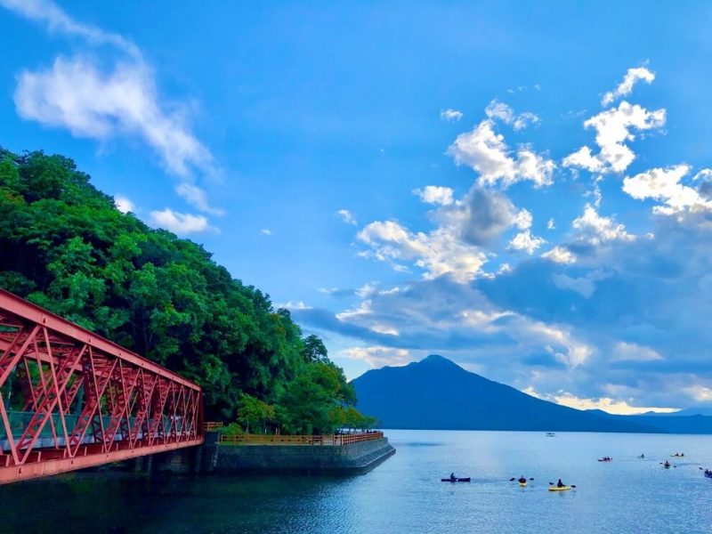 山線鉄橋と支笏湖の写真