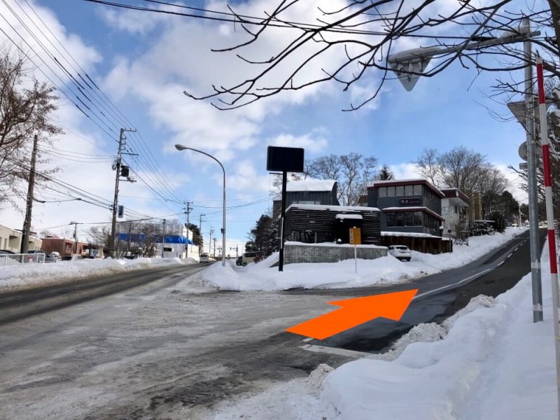 藻岩山麓通から札幌伏見稲荷神社の駐車場に向かう交差点