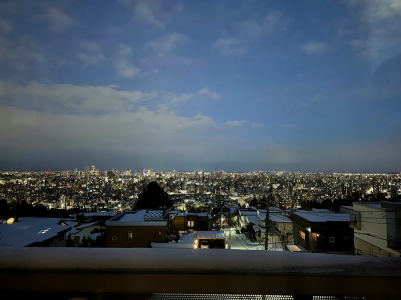 High Grown Cafe(ハイ・グロウン・カフェ)から望む札幌の夜景