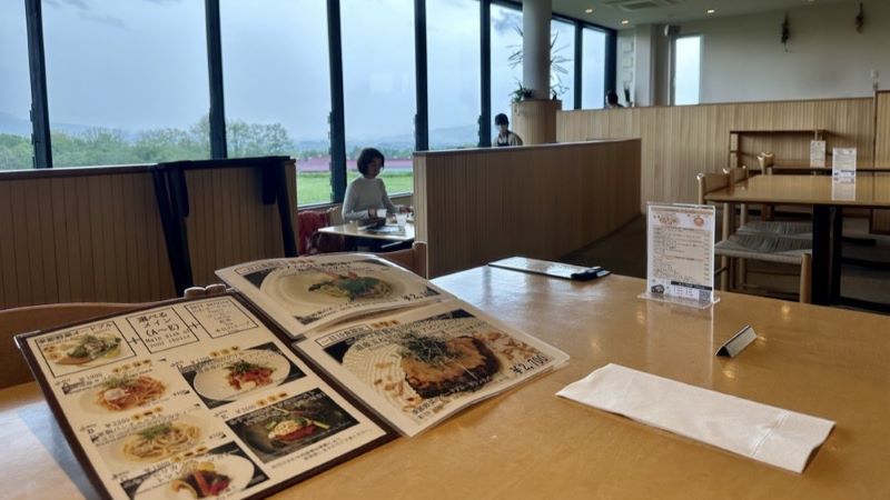 ニセコ高橋牧場PRATIVOの店内