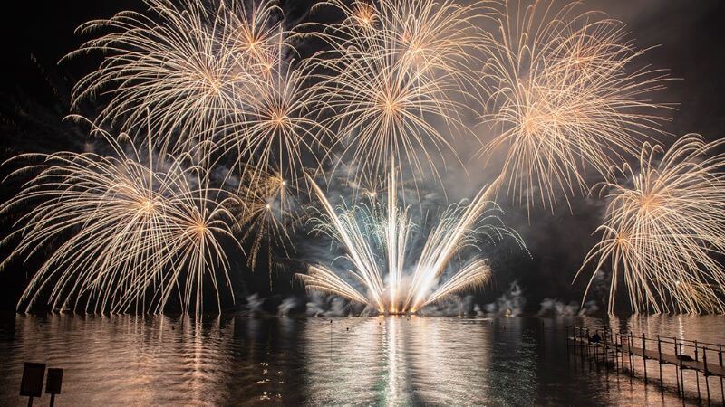 めまんべつ観光夏まつり水上花火大会