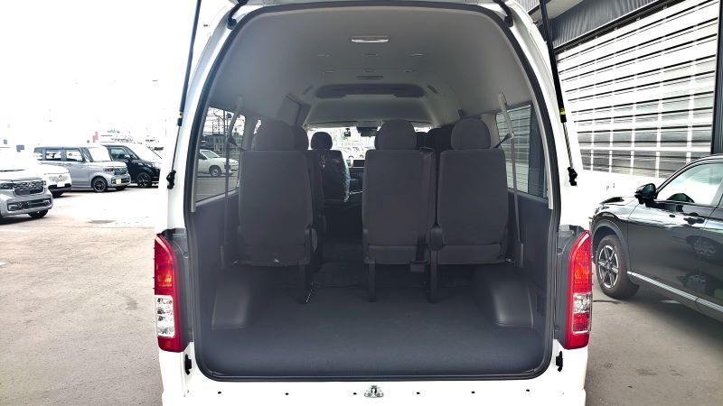 ハイエースワゴングランドキャビンの荷室写真
