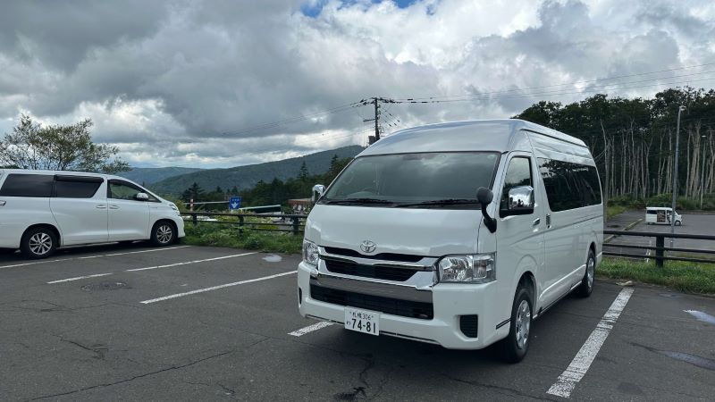 10人乗りレンタカー】ファミリーやグループ旅行におすすめ！ハイエース