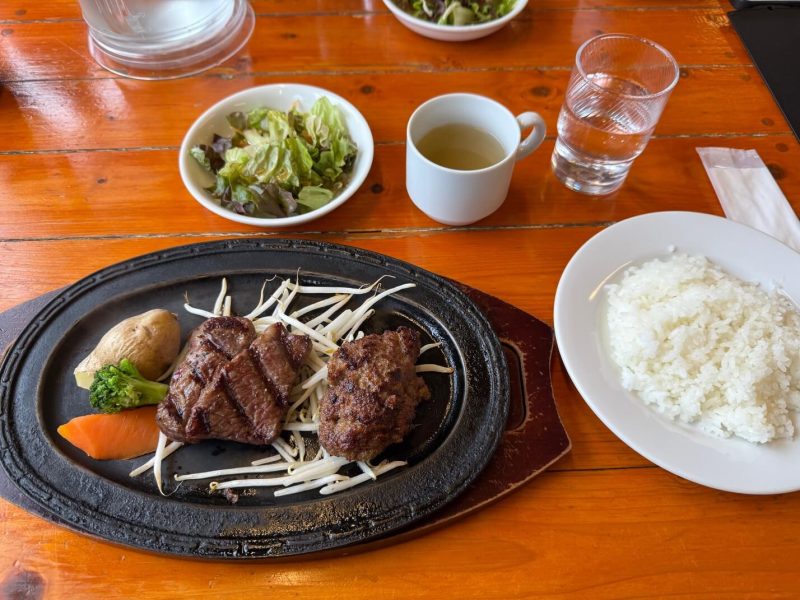 和牛レストラン くろべこの和牛ステーキと和牛ハンバーグセット